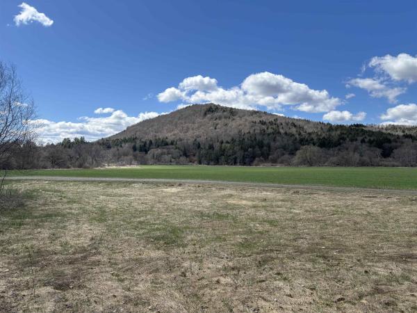 Single Family in Hyde Park VT