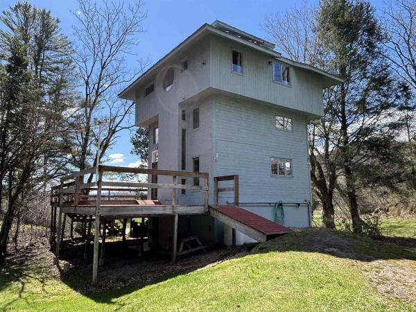 Single Family in Hyde Park VT
