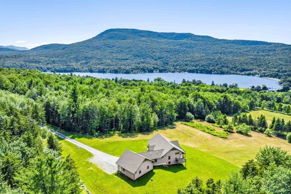 Single Family in Elmore VT