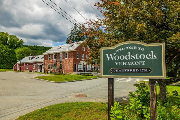 2706 East Woodstock Road