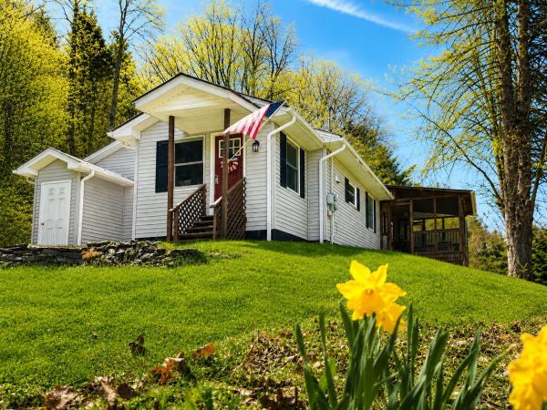 591 Sweet Hollow Road