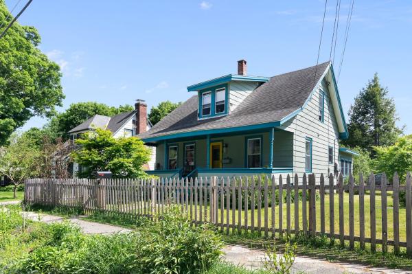 82 Oak Grove Avenue