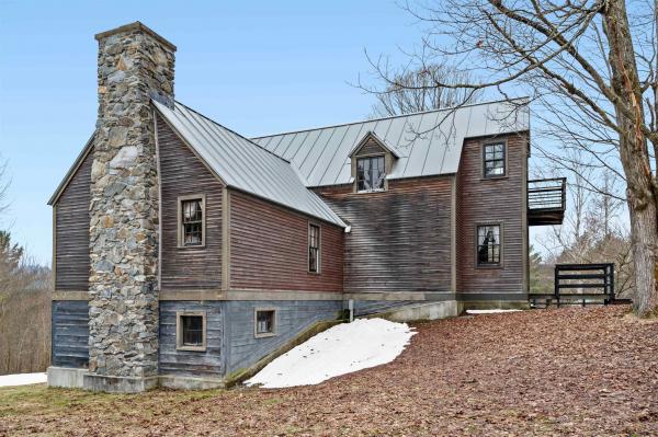 Single Family in Johnson VT