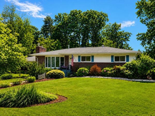7 Forest Road