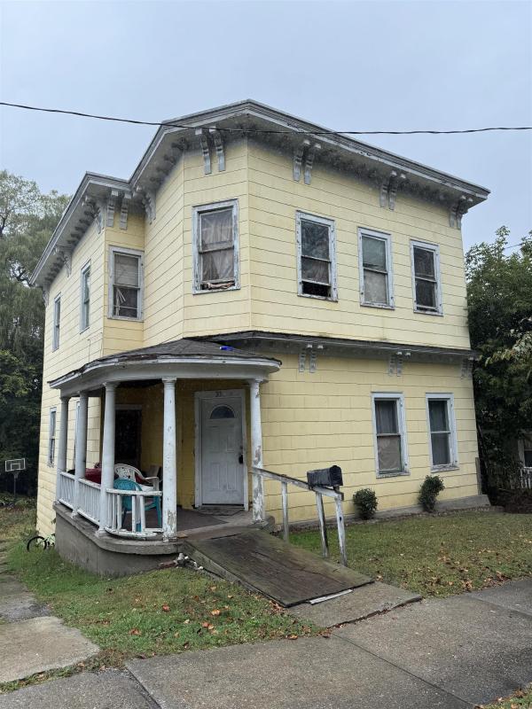 33 Lincoln Avenue