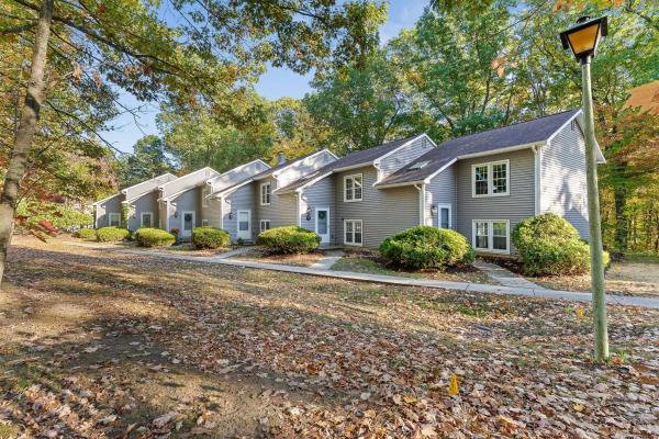 190 Oak Circle