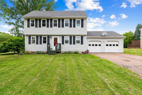 8 Hunting Ridge Lane