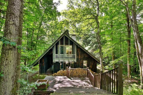 212 Falcon Loop East