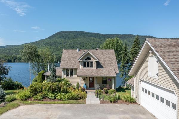 Single Family in Elmore VT