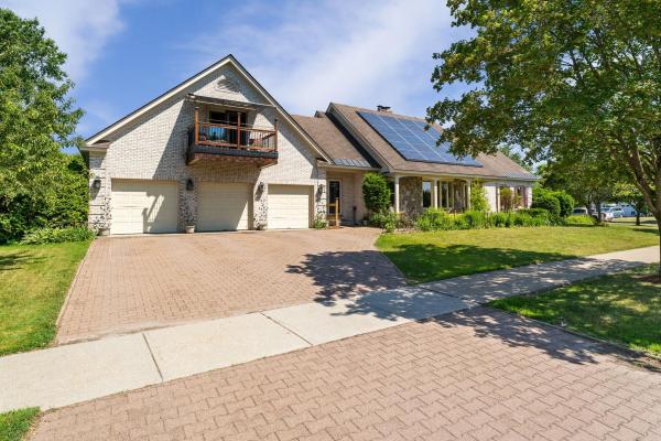8 Pinnacle Drive