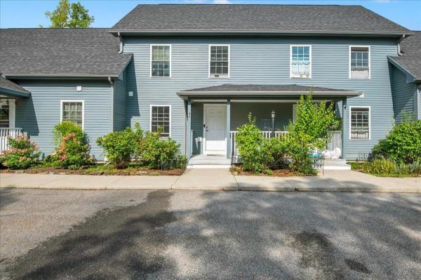 9 Country Commons