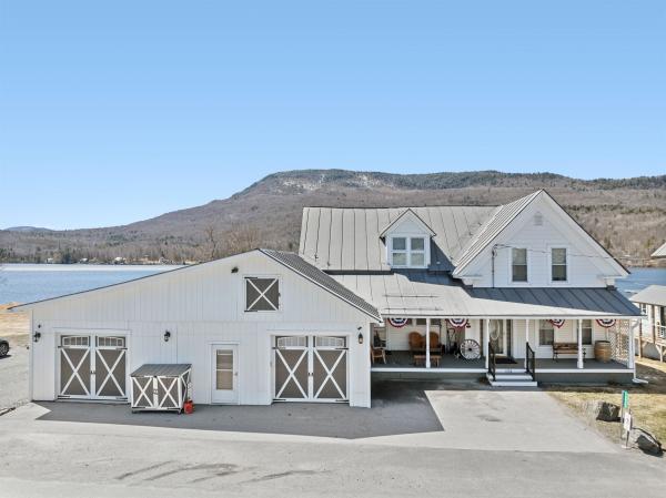 Single Family in Elmore VT