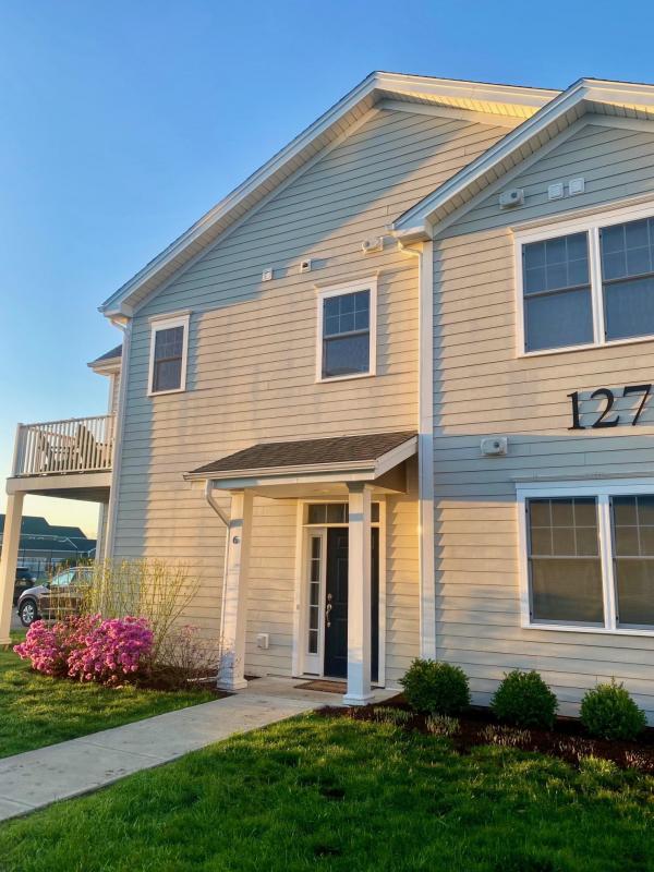 127 Holland Lane
