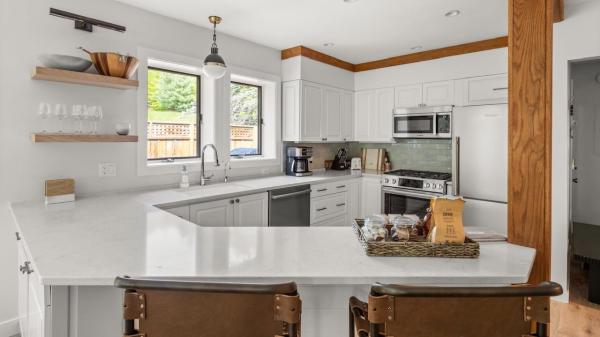 384 Topnotch Drive