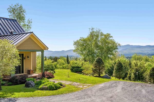 Single Family in Elmore VT