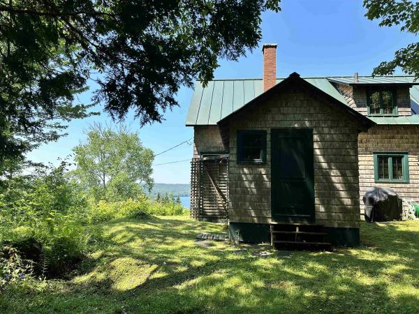 Single Family in Greensboro VT