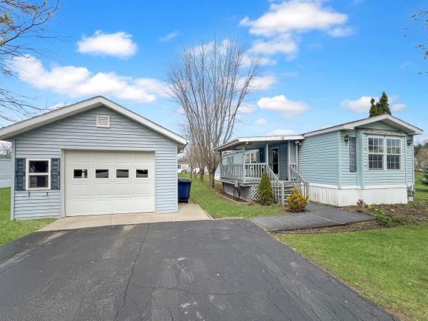 10 Marc Avenue