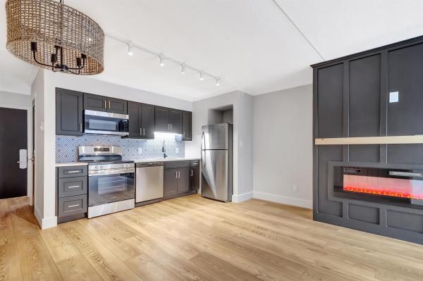 907 East Mountain Road