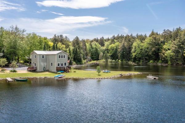 Single Family in Hyde Park VT