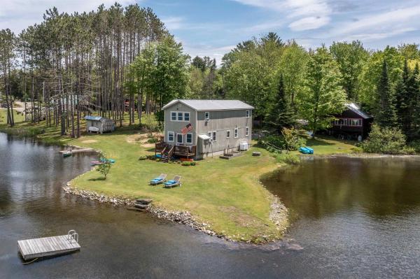 Single Family in Hyde Park VT