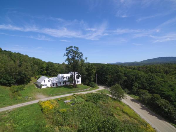 Single Family in Johnson VT