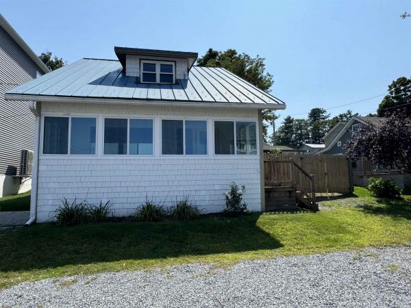 882 East Lakeshore Drive