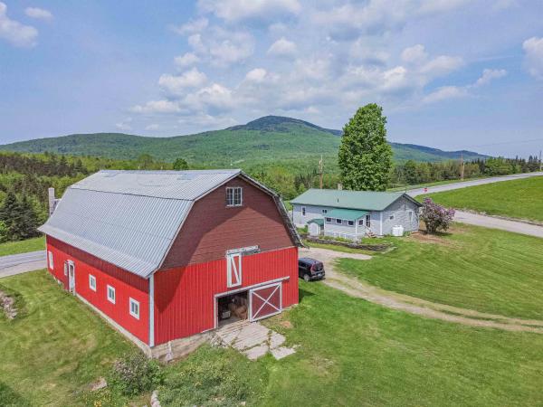 Single Family in Elmore VT