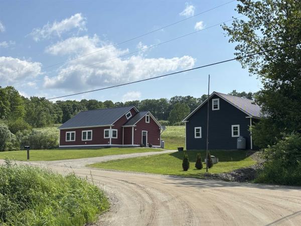 Single Family in Albany VT