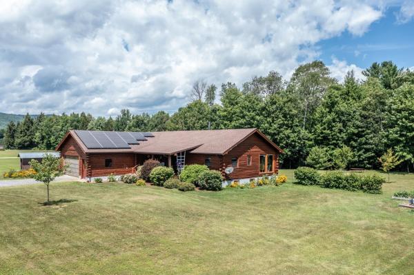 Single Family in Johnson VT