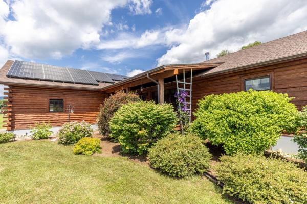 Single Family in Johnson VT