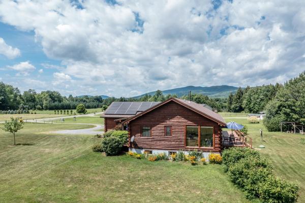 Single Family in Johnson VT