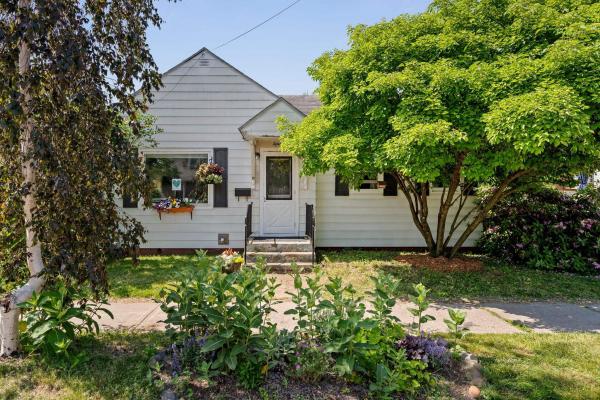 15 Oak Street
