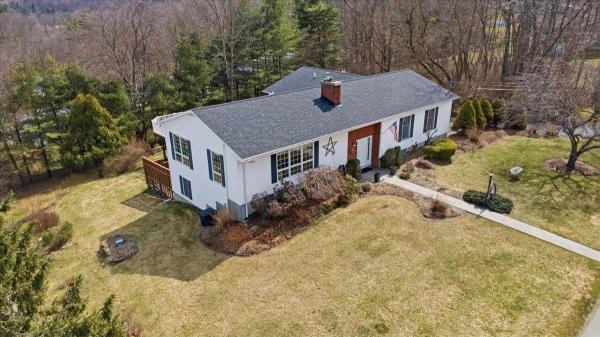 4 Stonehedge Drive