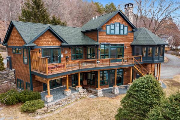 2346 Quechee Main Street