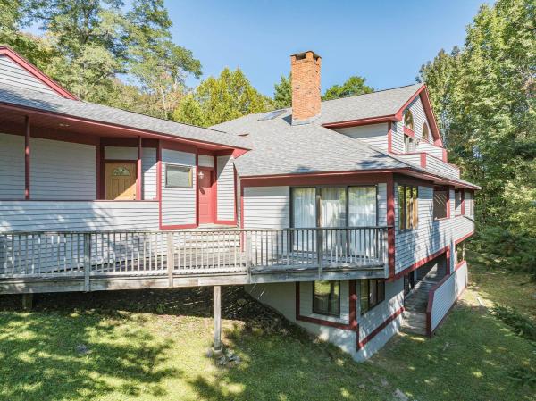 33 Carinthia Road