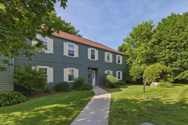 37 Twin Oaks Terrace
