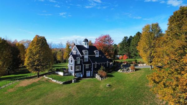 Single Family in Albany VT