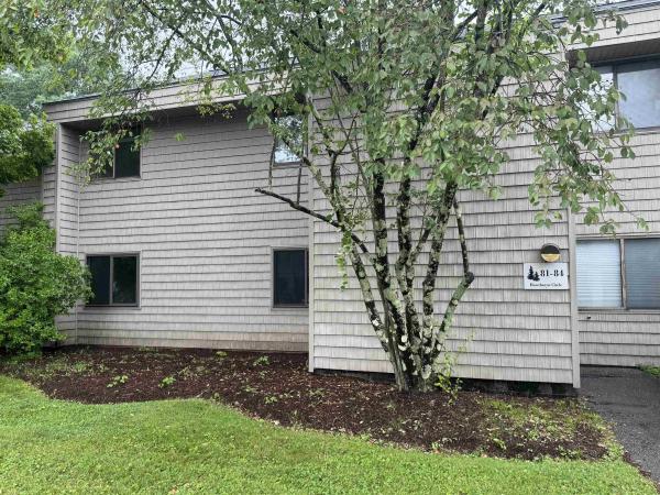 81 Hawthorne Circle