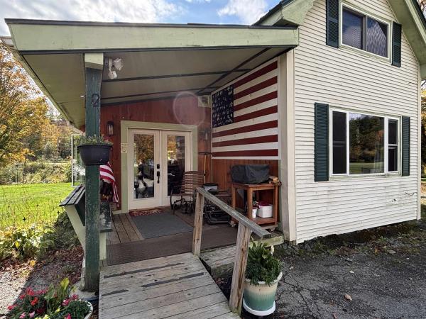 Single Family in Johnson VT