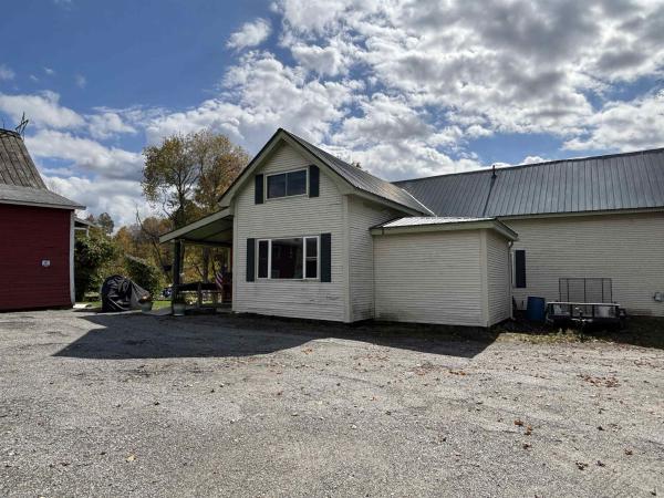 Single Family in Johnson VT