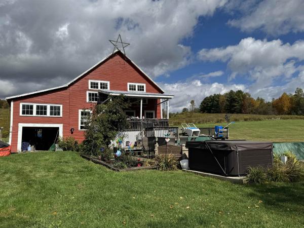 Single Family in Johnson VT