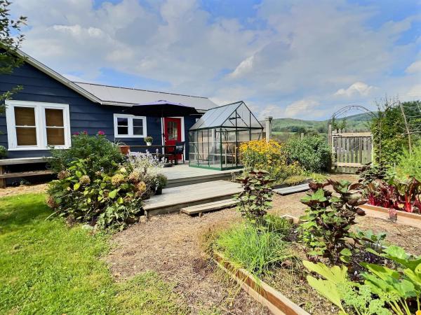 708 E Woodstock Road