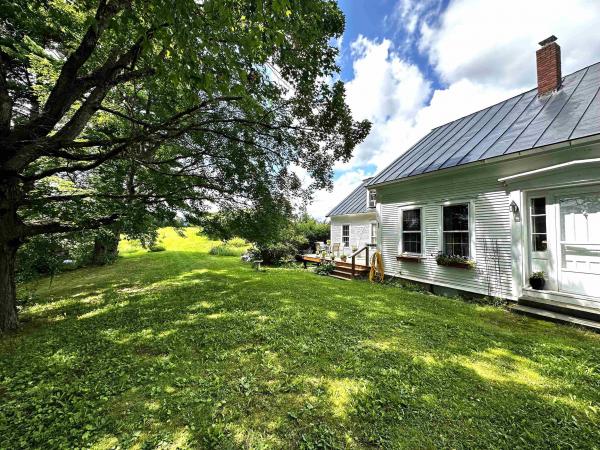 Single Family in Hyde Park VT