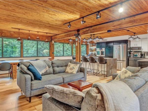 122 Redrock Drive